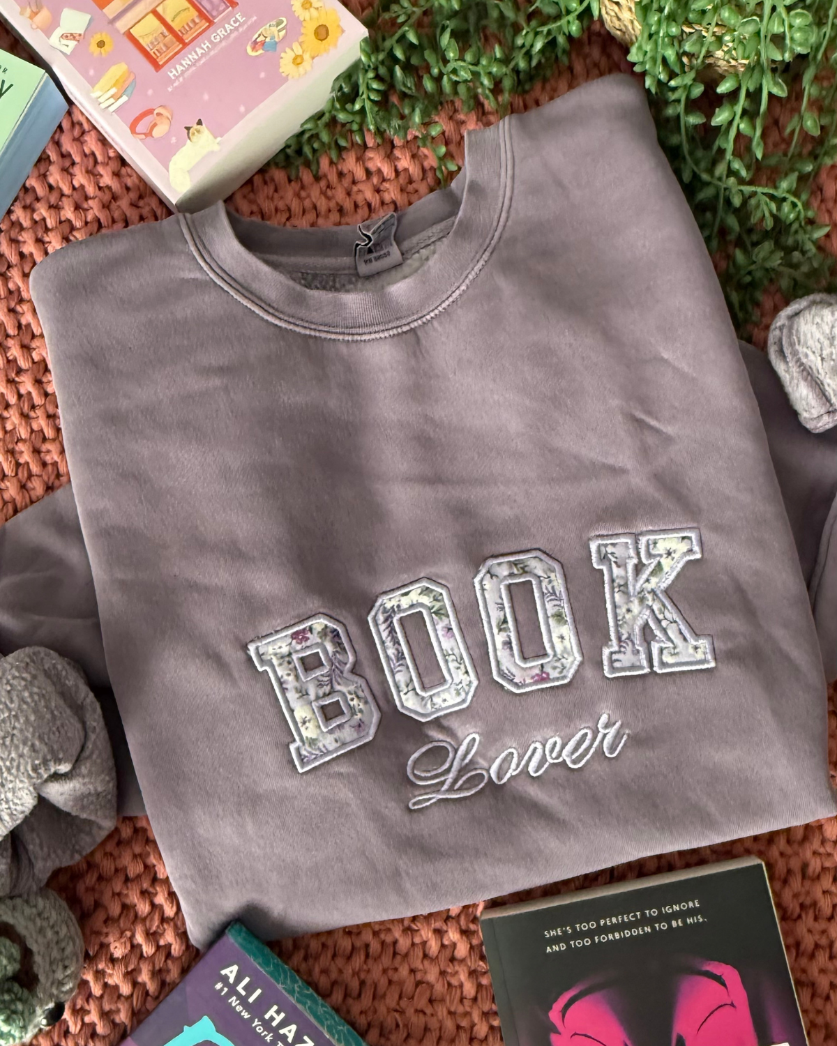 Book Lover | Embroidered Sweatshirt