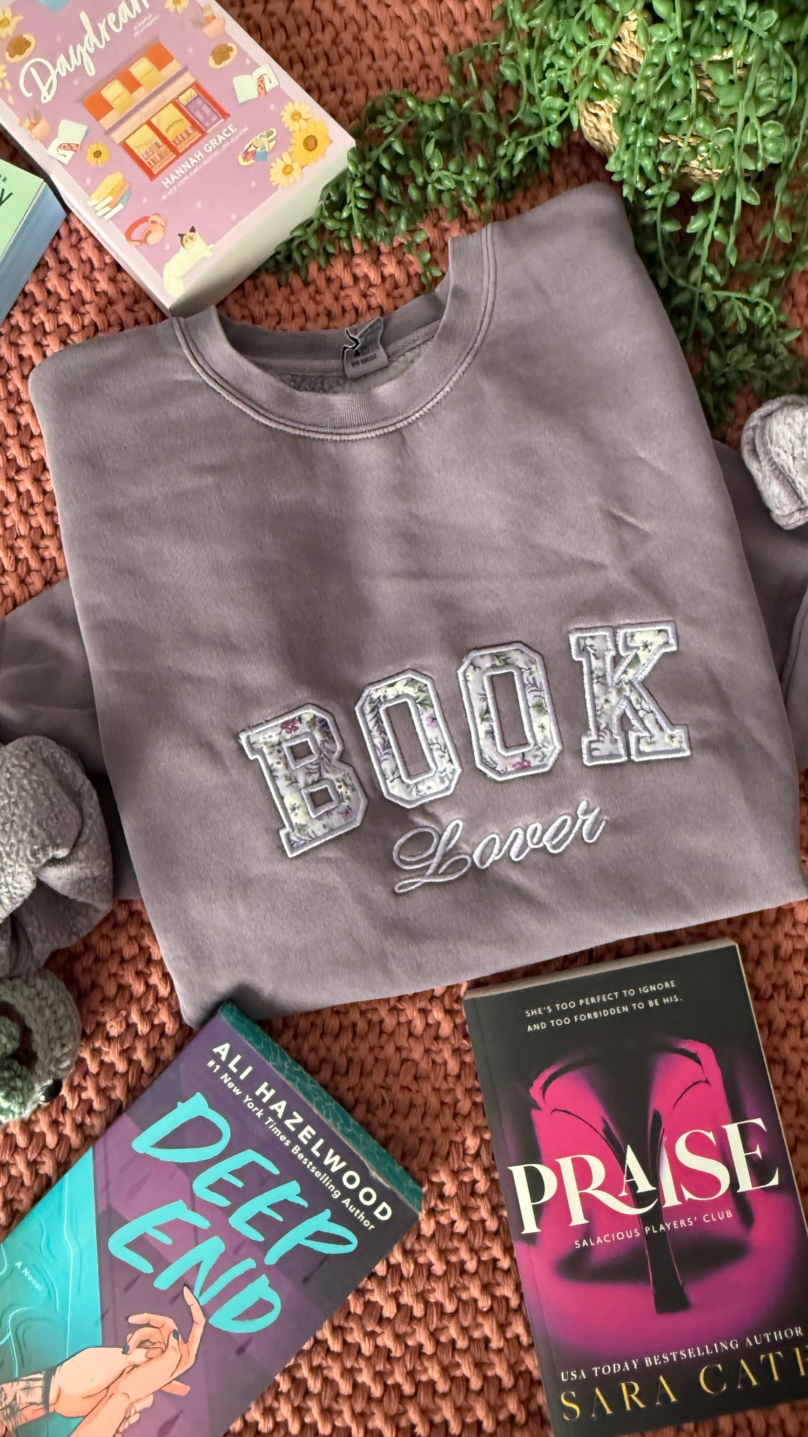 Book Lover | Embroidered Sweatshirt